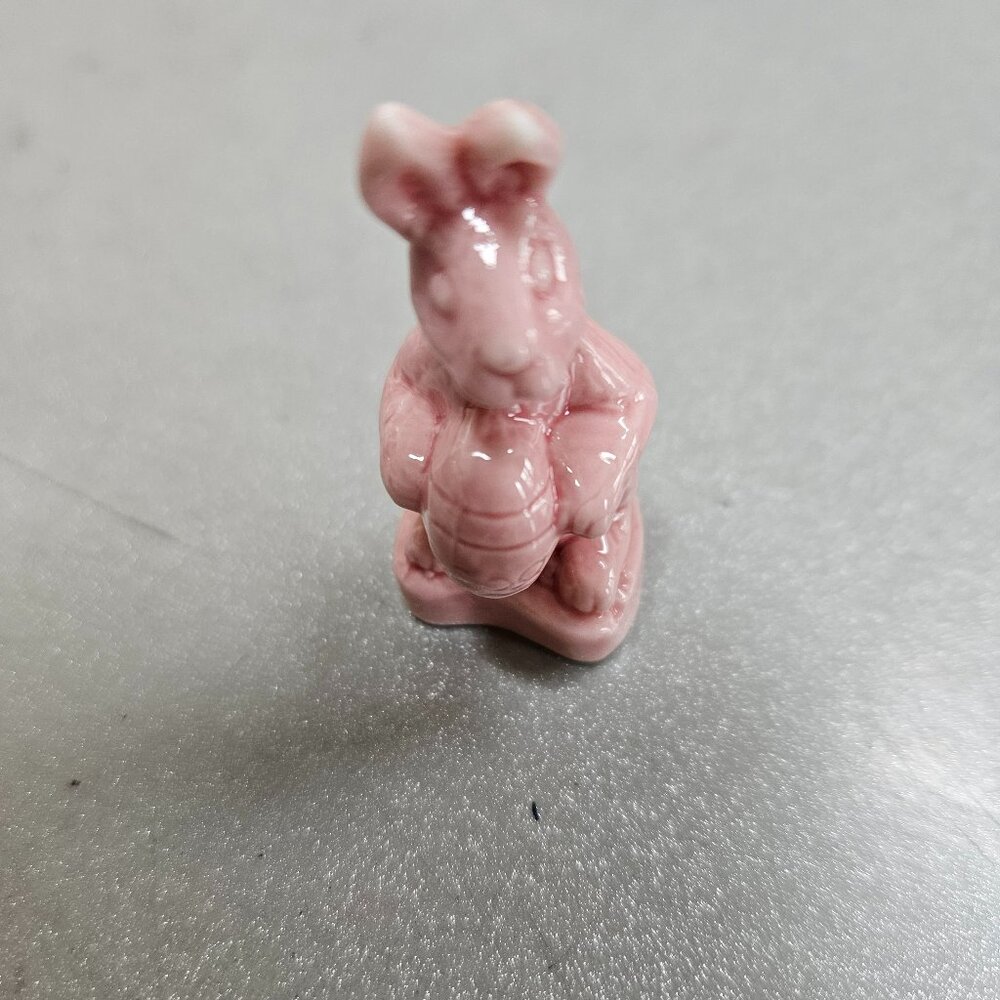 WADE ENGLAND BUNNY FIGURINE MINATIRE